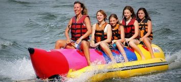 water-sports-in-baga-beach-1.jpg